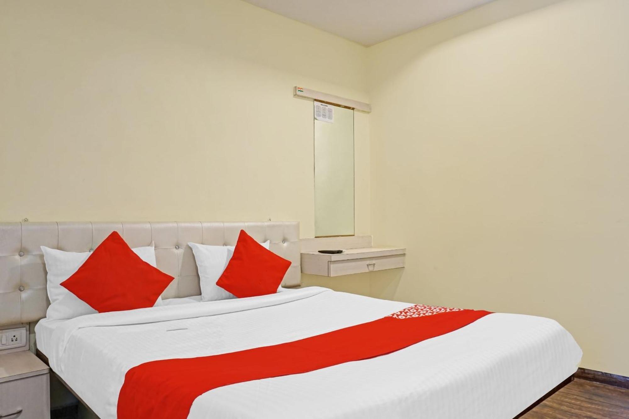 Hotel O 24K Inn Mundhwa Exterior photo