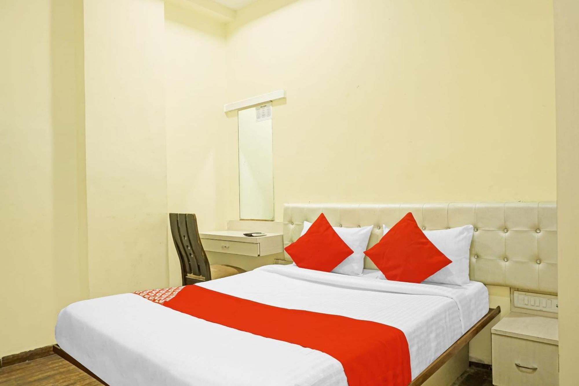Hotel O 24K Inn Mundhwa Exterior photo