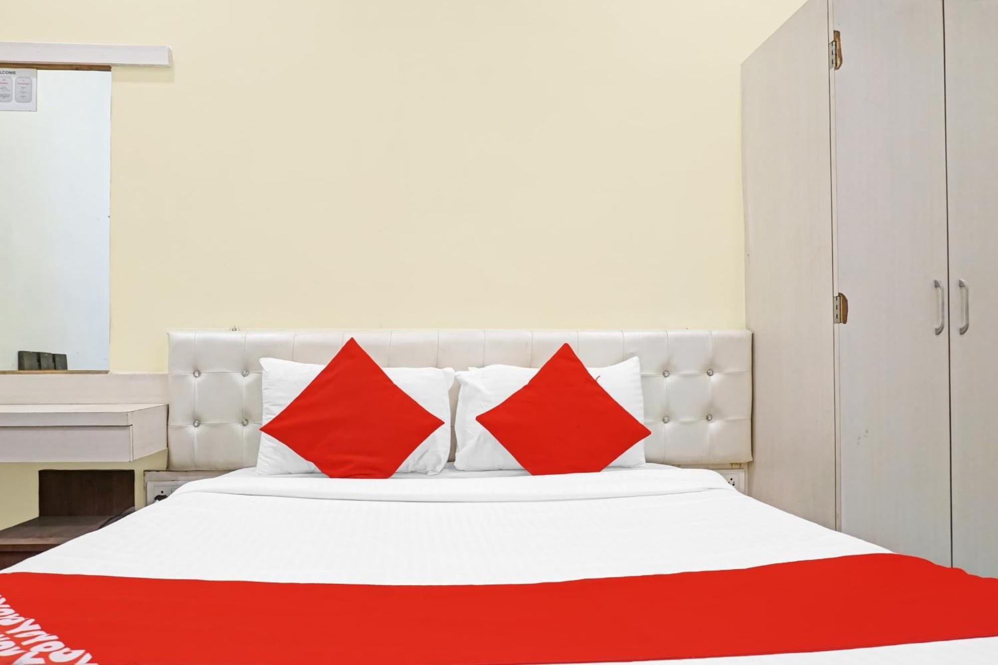 Hotel O 24K Inn Mundhwa Exterior photo